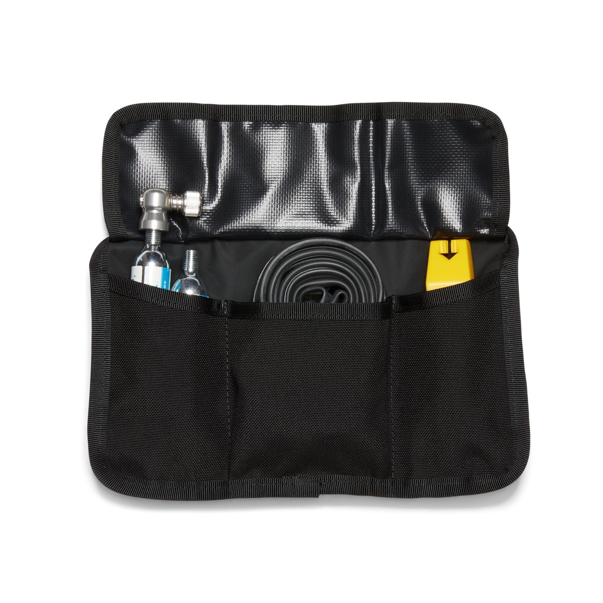 Chrome Doubletrack Saddle Roll Black
