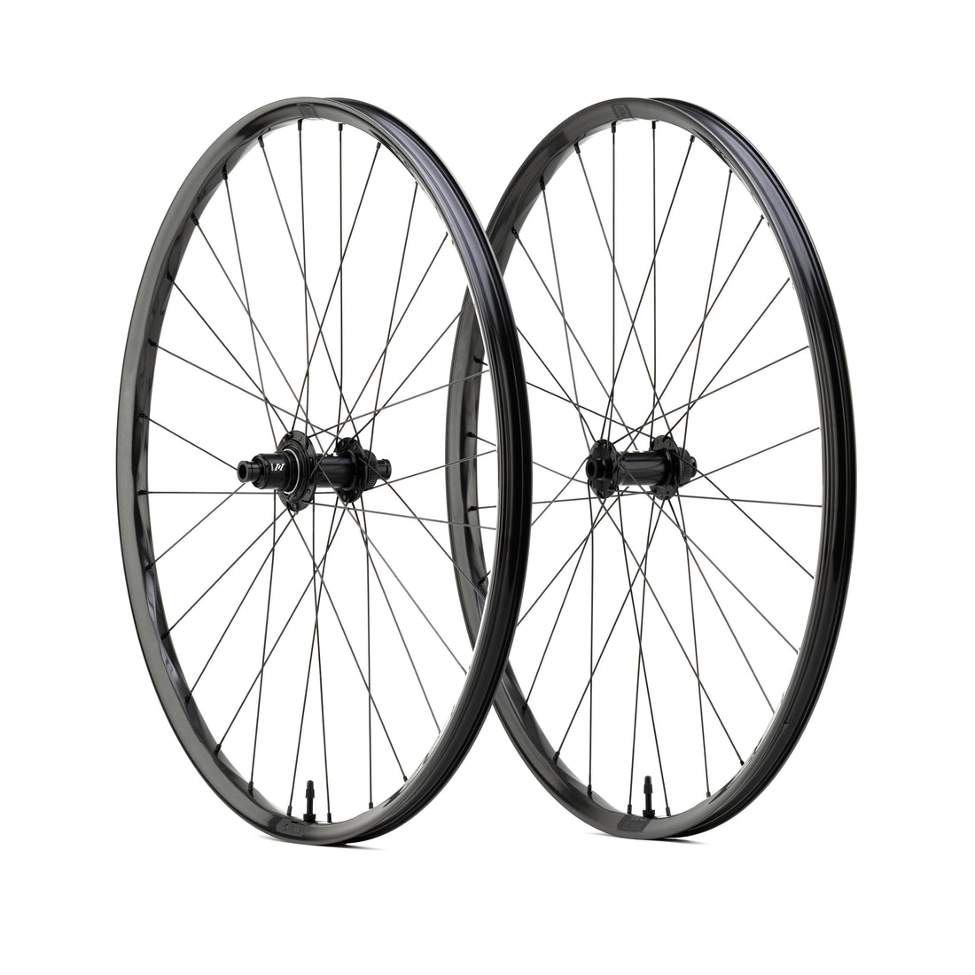 Revive 2.0 Carbon System Solix 700C CL Front Wheel Black 12x100