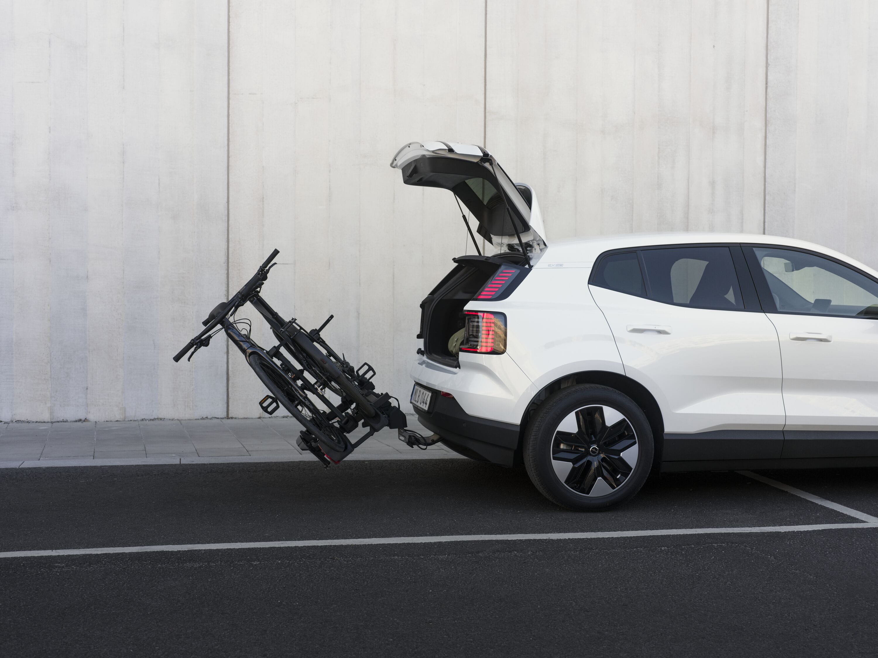 Thule 9012200 OutPace 2-Bike Towball Carrier Black