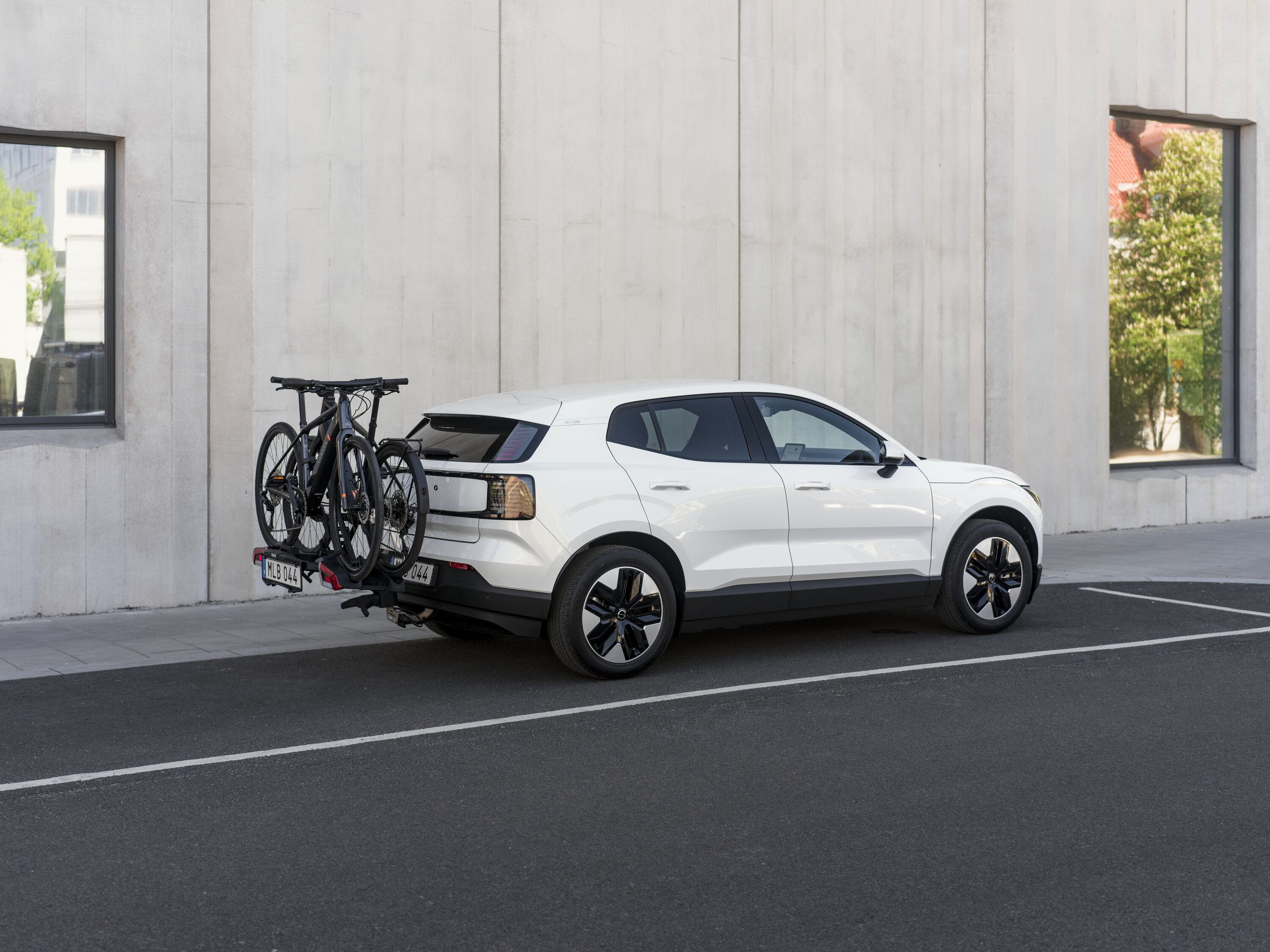 Thule 9012200 OutPace 2-Bike Towball Carrier Black