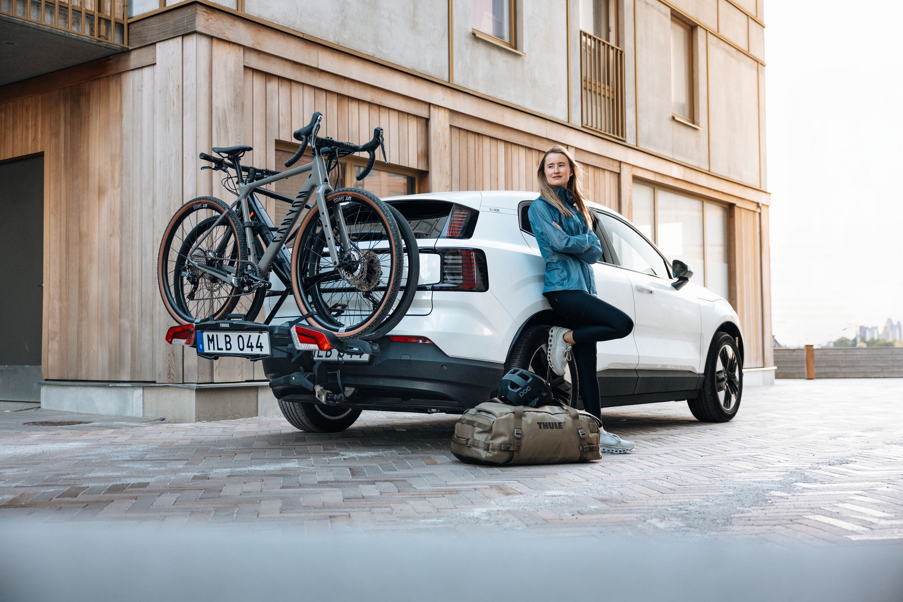 Thule 9012200 OutPace 2-Bike Towball Carrier Black