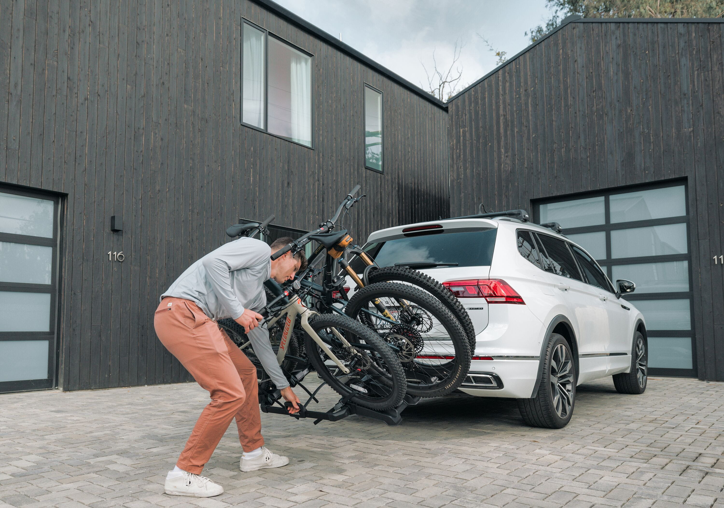 Thule 9013200 OutPace 3-Bike Towball Carrier Black