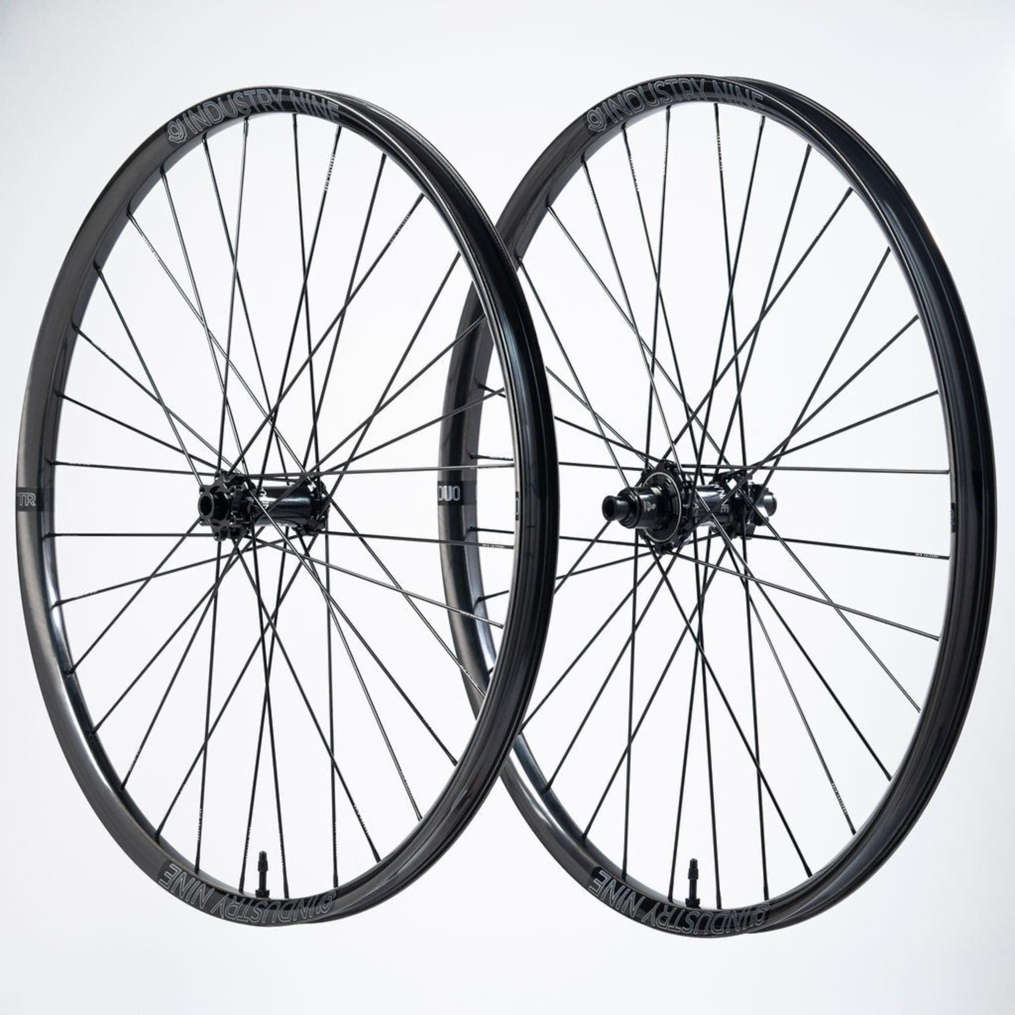 Industry Nine Hydra2 Trail Carbon Wheelset Black / 29 / 15x110 - 12x148 Shimano HG