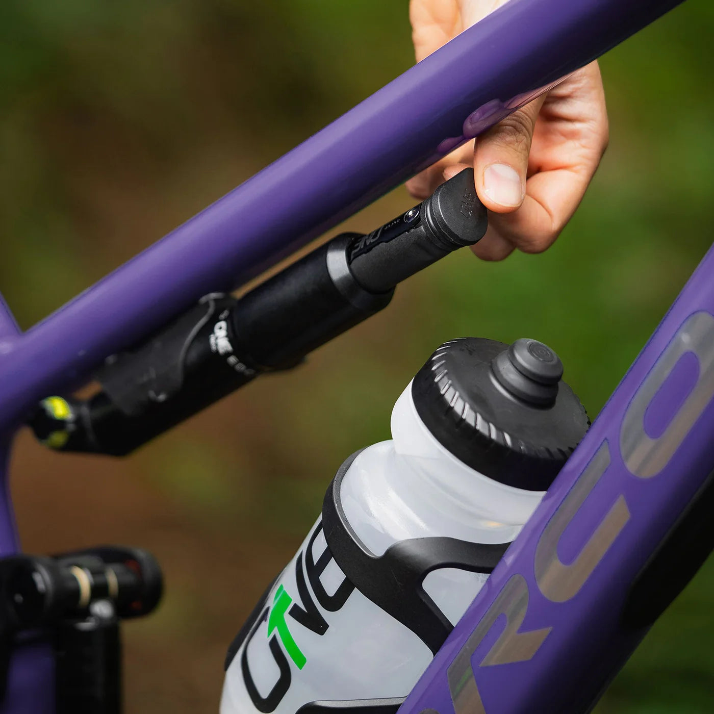 OneUp Components EDC Inline Pump Mount Black