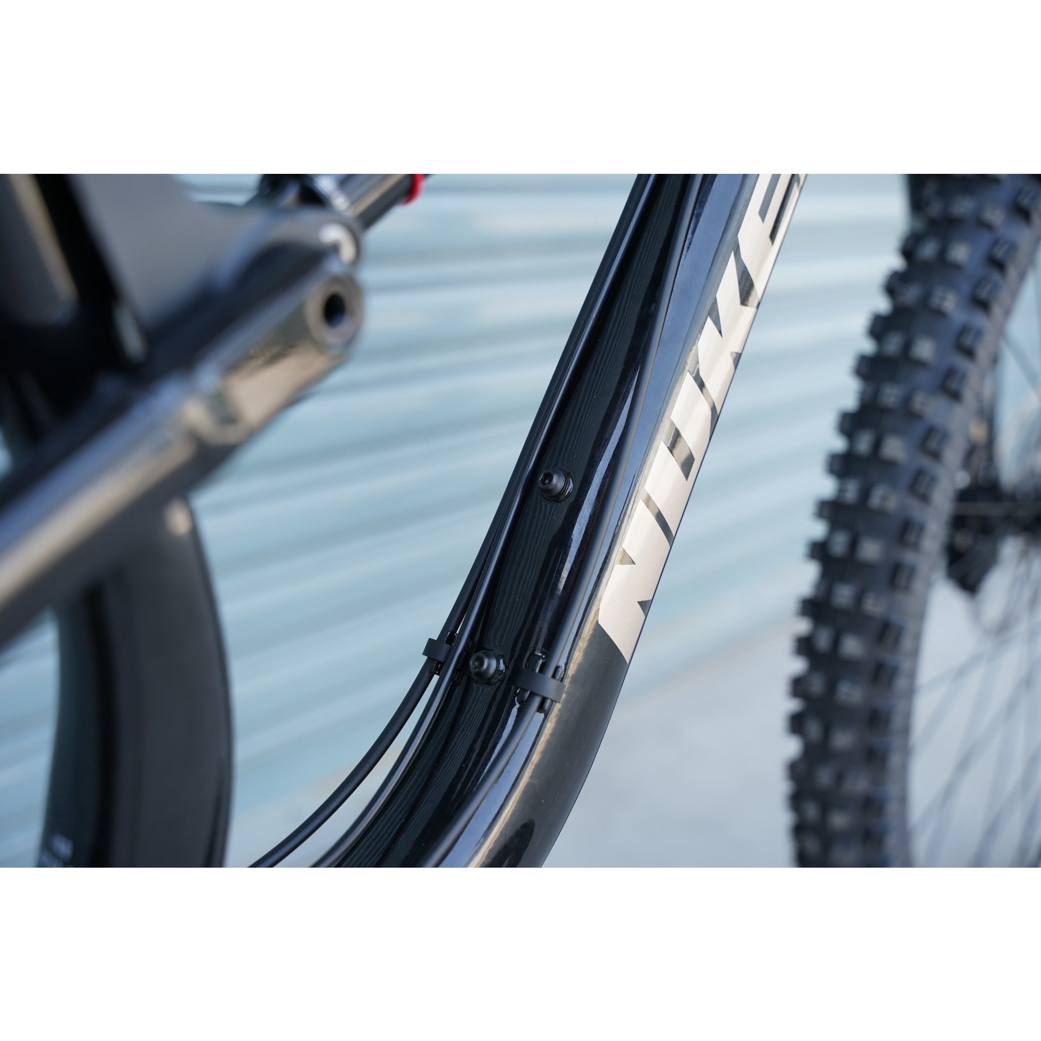 Tracker FS Sport 2027